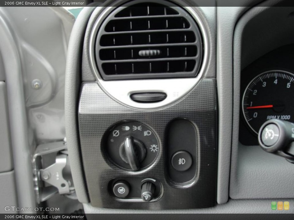 Light Gray Interior Controls for the 2006 GMC Envoy XL SLE #41615200
