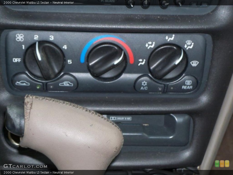 Neutral Interior Controls for the 2000 Chevrolet Malibu LS Sedan #41637467