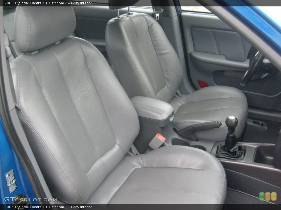 Gray Interior Photo for the 2005 Hyundai Elantra GT Hatchback #41637703