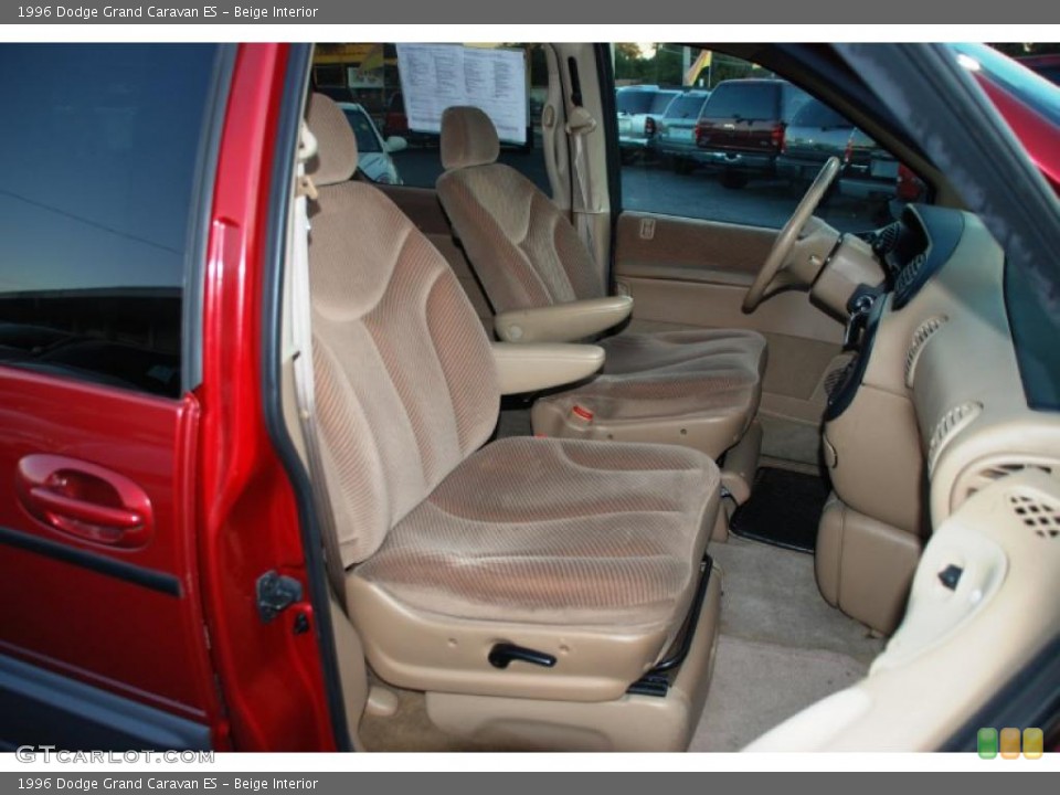 Beige Interior Photo for the 1996 Dodge Grand Caravan ES #41645063