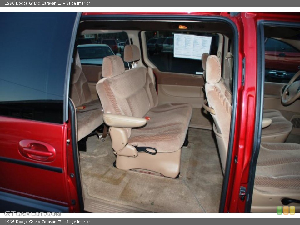 Beige Interior Photo for the 1996 Dodge Grand Caravan ES #41645111