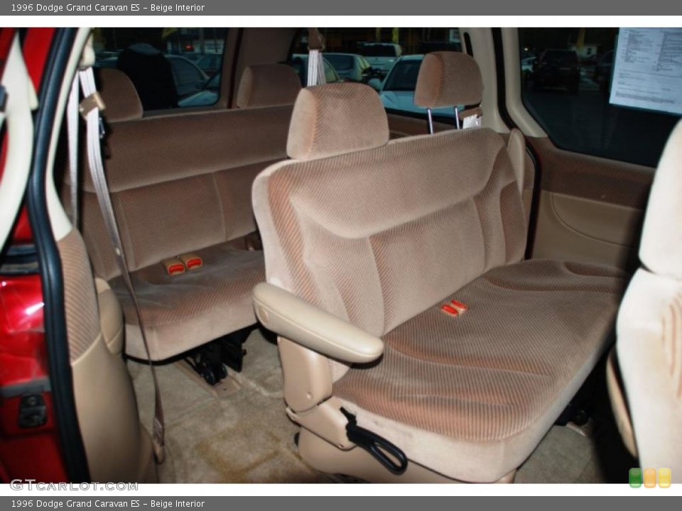 Beige Interior Photo for the 1996 Dodge Grand Caravan ES #41645139