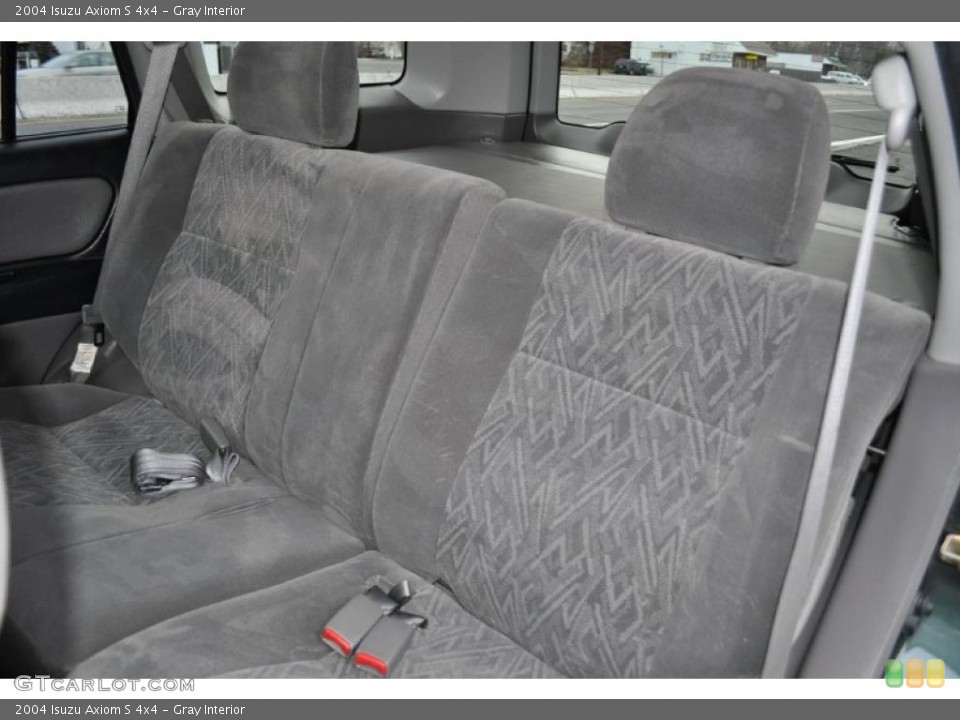 Gray Interior Photo for the 2004 Isuzu Axiom S 4x4 #41655843