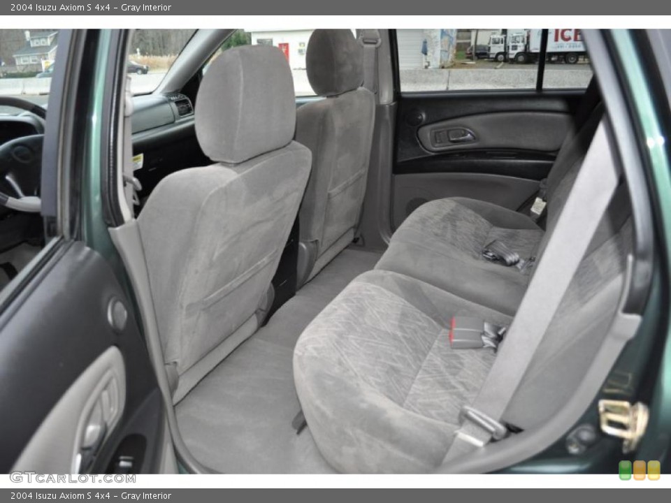 Gray Interior Photo for the 2004 Isuzu Axiom S 4x4 #41655859