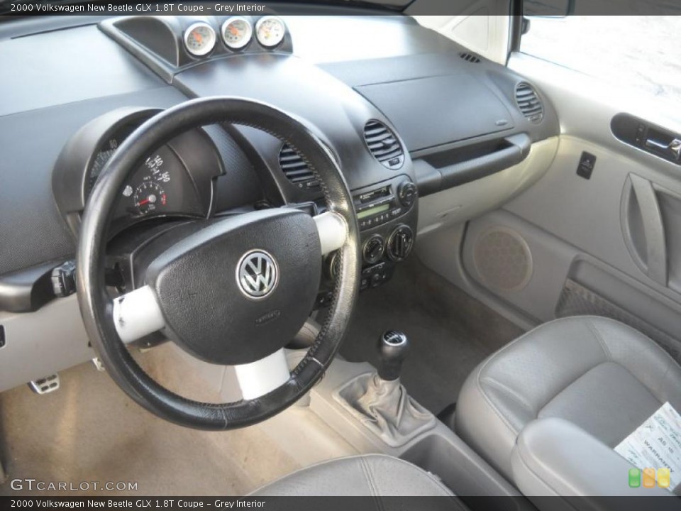 Grey Interior Photo for the 2000 Volkswagen New Beetle GLX 1.8T Coupe #41656775