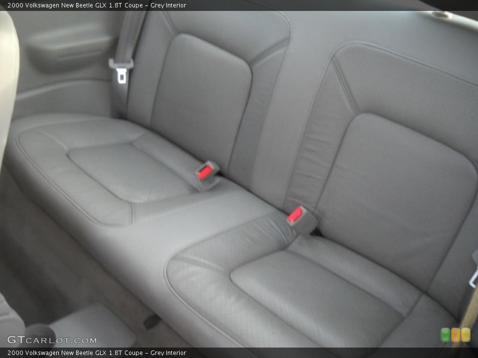 Grey Interior Photo for the 2000 Volkswagen New Beetle GLX 1.8T Coupe #41656799