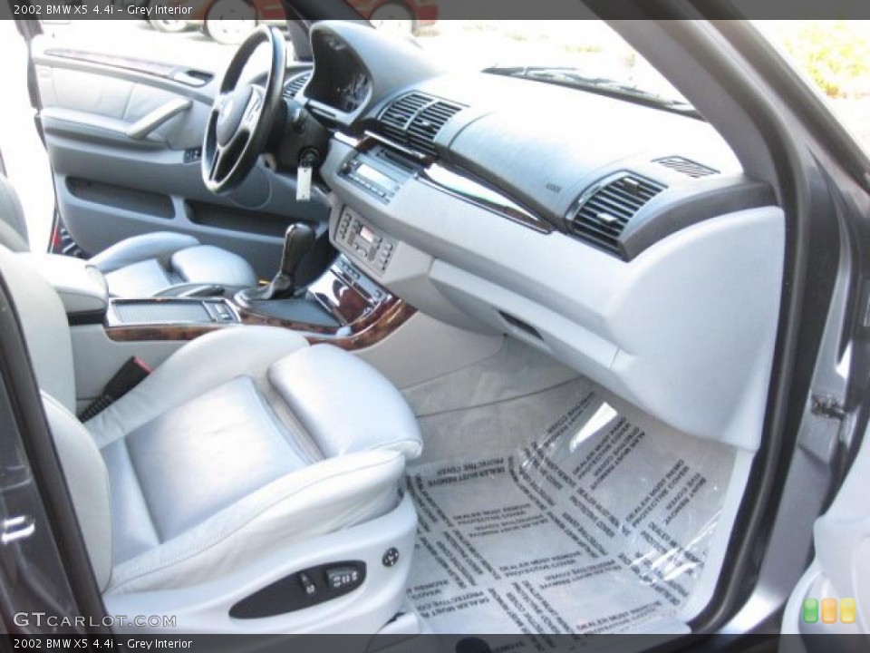 Grey Interior Photo for the 2002 BMW X5 4.4i #41659595
