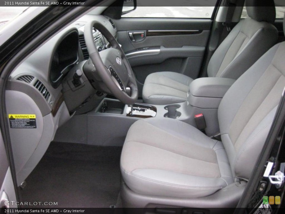 Gray Interior Photo for the 2011 Hyundai Santa Fe SE AWD #41665263