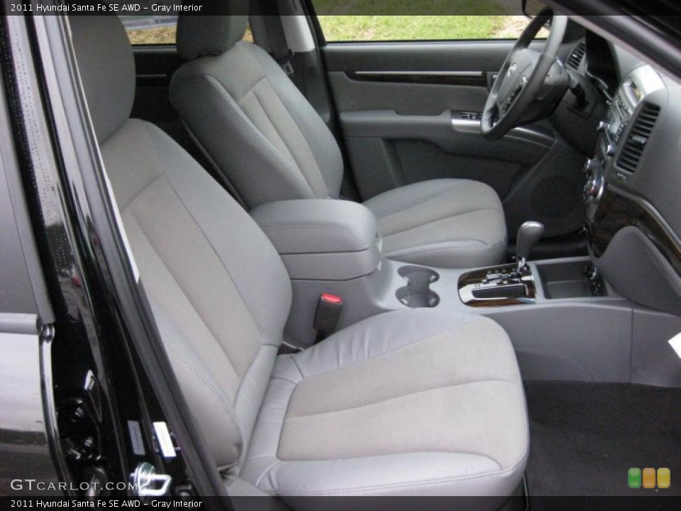 Gray Interior Photo for the 2011 Hyundai Santa Fe SE AWD #41665359