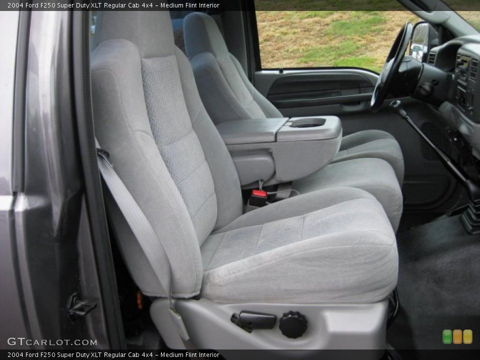 Medium Flint Interior Photo for the 2004 Ford F250 Super Duty XLT Regular Cab 4x4 #41666824