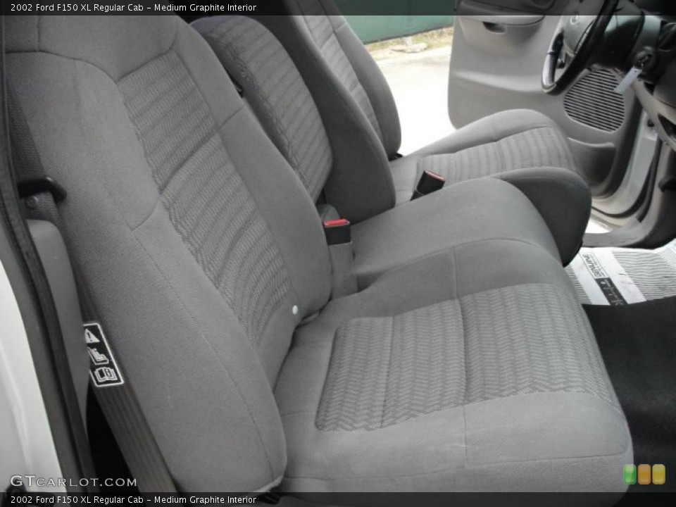 Medium Graphite Interior Photo for the 2002 Ford F150 XL Regular Cab #41678533