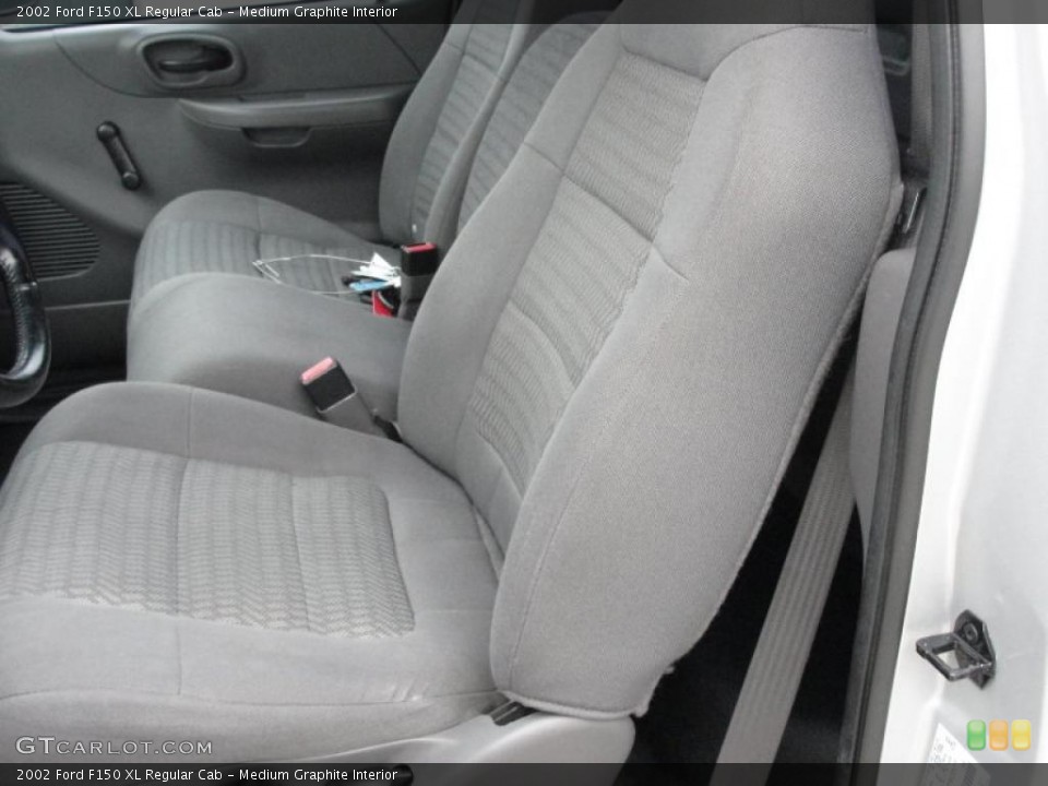 Medium Graphite Interior Photo for the 2002 Ford F150 XL Regular Cab #41678573