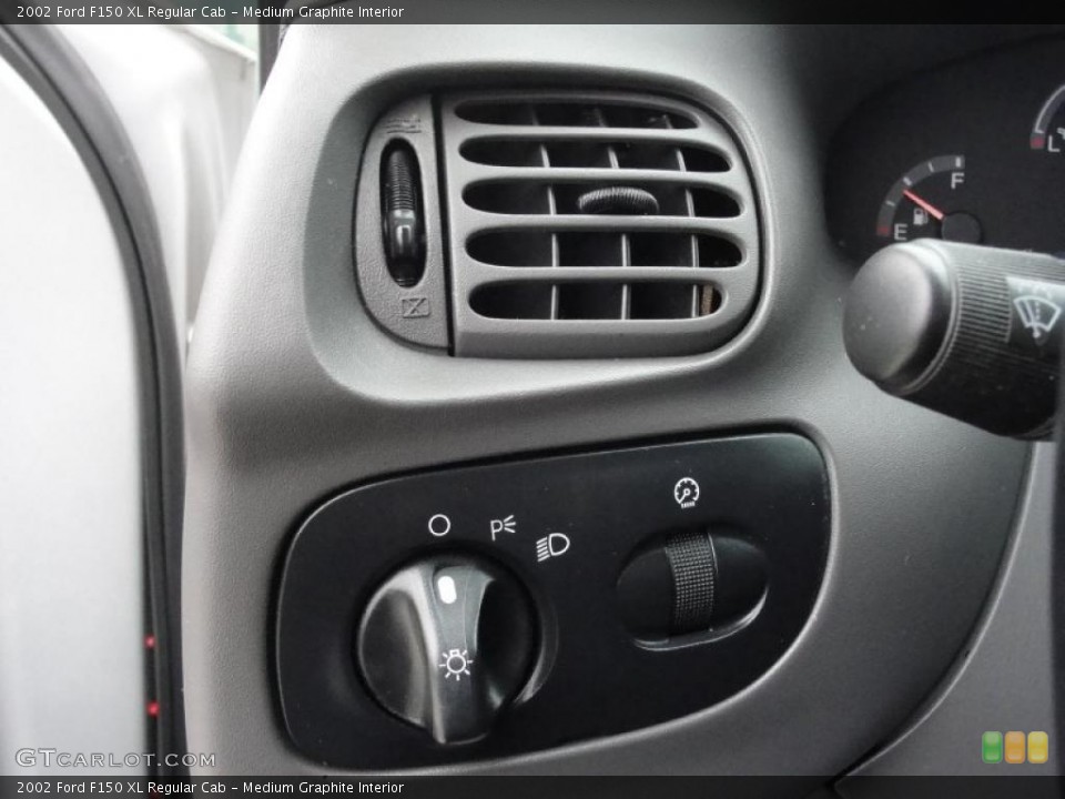 Medium Graphite Interior Controls for the 2002 Ford F150 XL Regular Cab #41678741