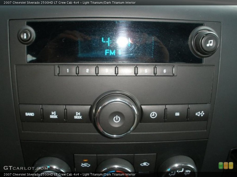 Light Titanium/Dark Titanium Interior Controls for the 2007 Chevrolet Silverado 2500HD LT Crew Cab 4x4 #41685205