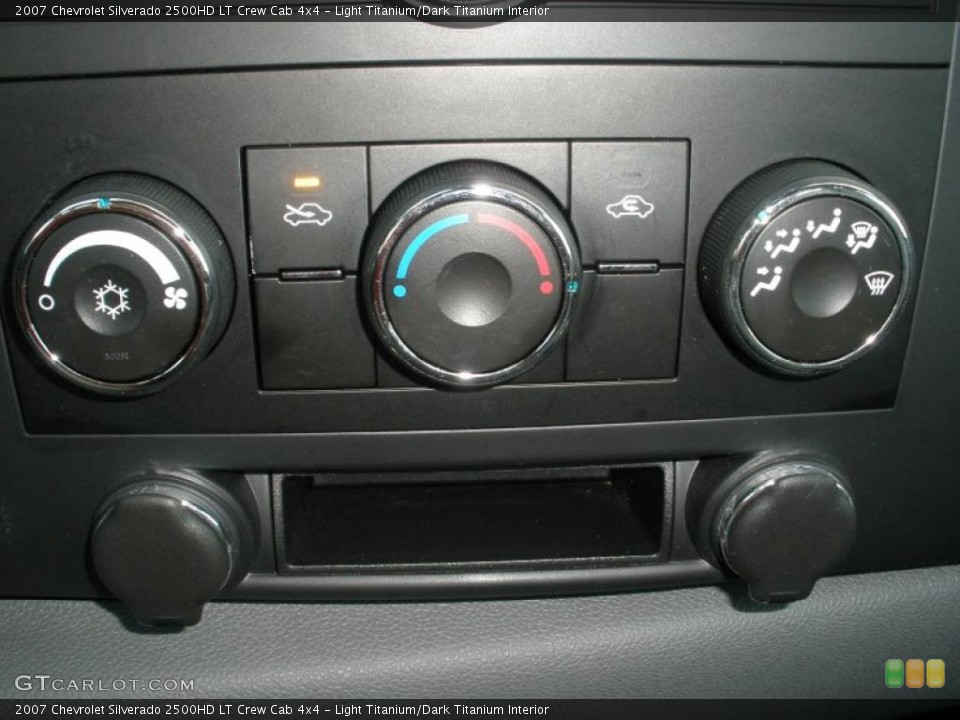 Light Titanium/Dark Titanium Interior Controls for the 2007 Chevrolet Silverado 2500HD LT Crew Cab 4x4 #41685225