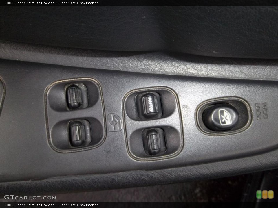 Dark Slate Gray Interior Controls for the 2003 Dodge Stratus SE Sedan #41696649