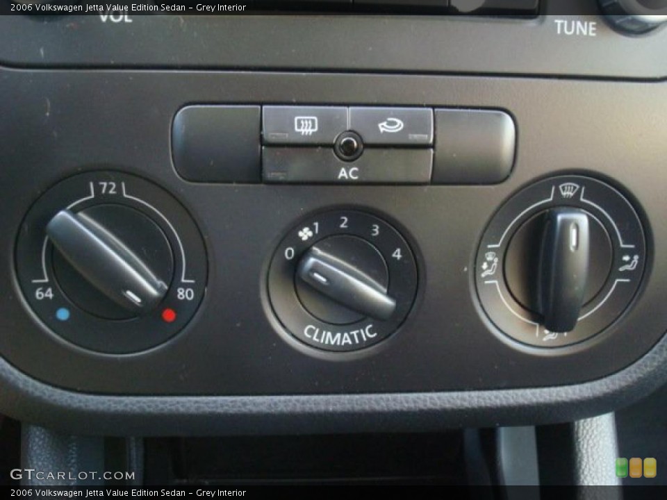 Grey Interior Controls for the 2006 Volkswagen Jetta Value Edition Sedan #41729892