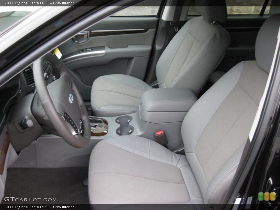 Gray Interior Photo for the 2011 Hyundai Santa Fe SE #41741738