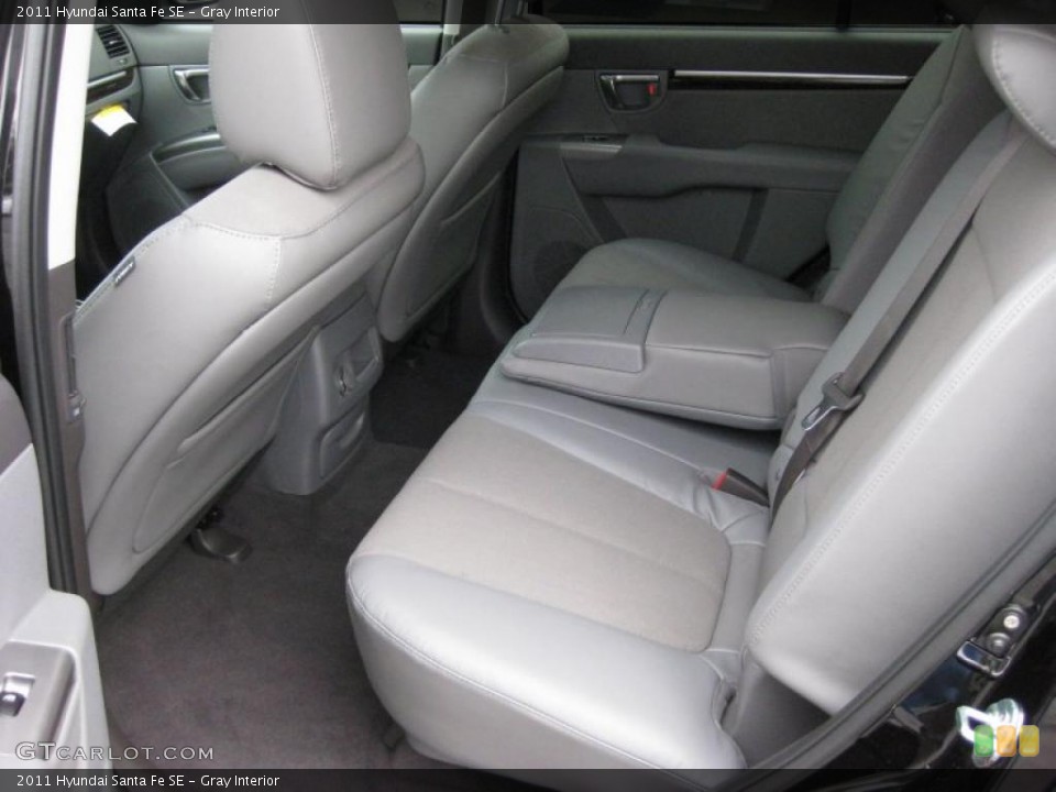 Gray Interior Photo for the 2011 Hyundai Santa Fe SE #41742399