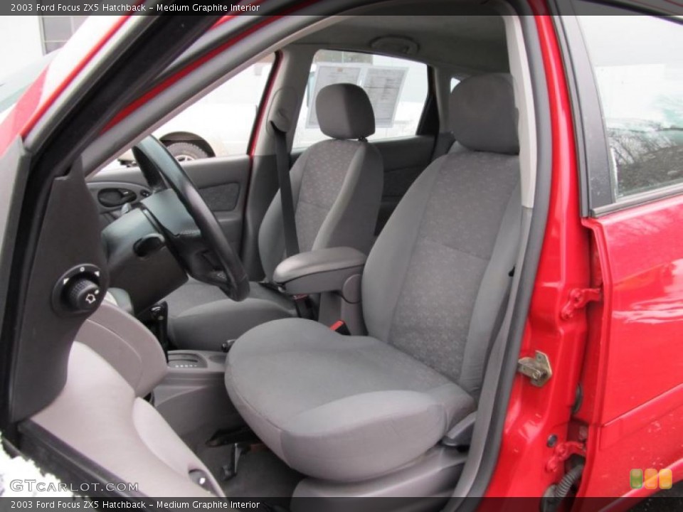 Medium Graphite Interior Photo for the 2003 Ford Focus ZX5 Hatchback #41749256