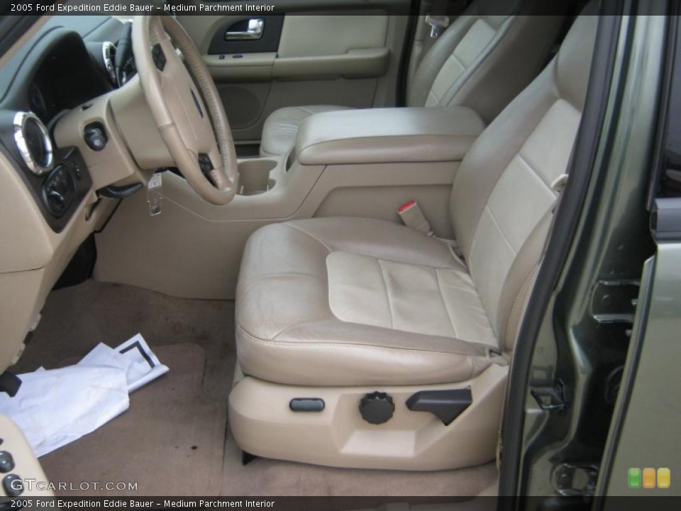 Medium Parchment Interior Photo for the 2005 Ford Expedition Eddie Bauer #41750584