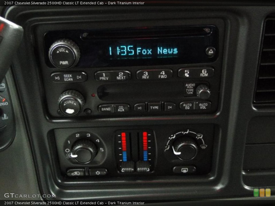 Dark Titanium Interior Controls for the 2007 Chevrolet Silverado 2500HD Classic LT Extended Cab #41762245