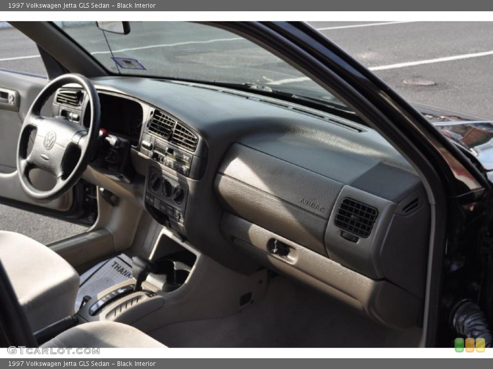 Black Interior Photo for the 1997 Volkswagen Jetta GLS Sedan #41770305