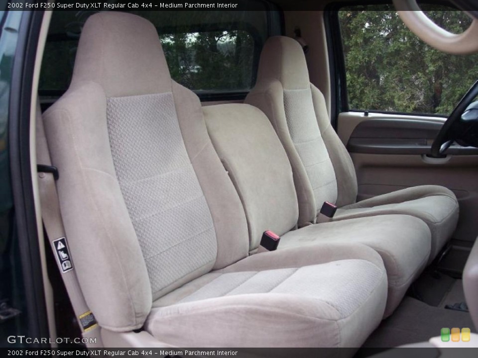 Medium Parchment Interior Photo for the 2002 Ford F250 Super Duty XLT Regular Cab 4x4 #41781301