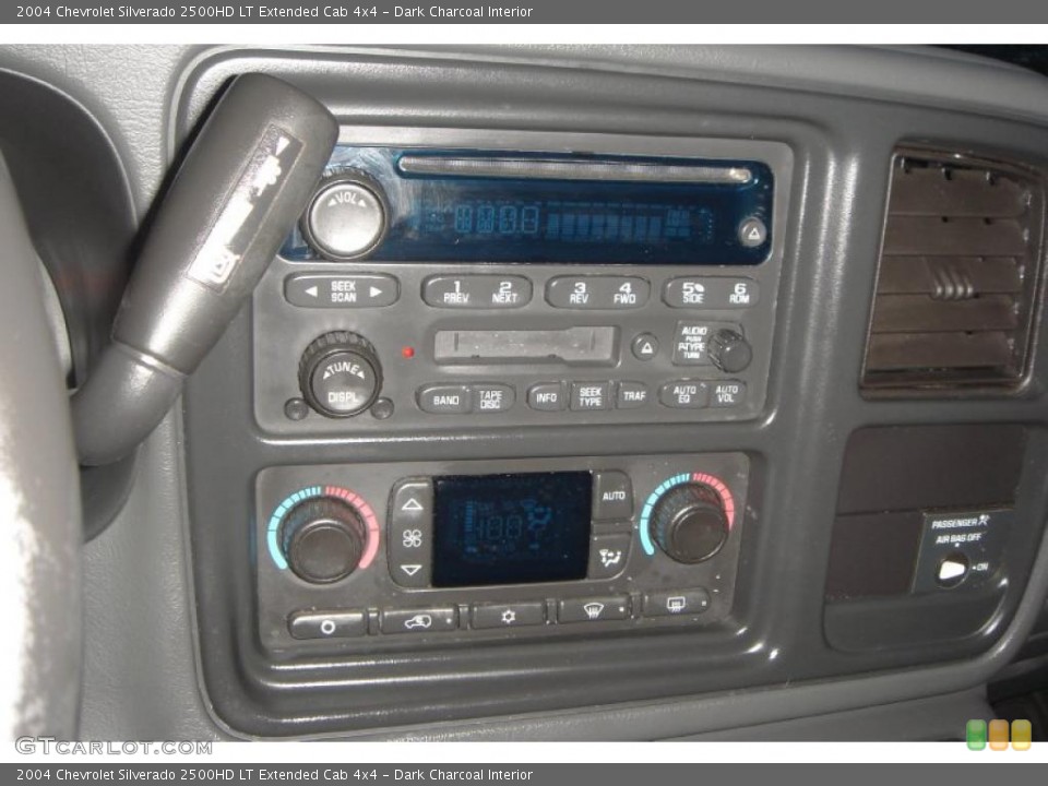 Dark Charcoal Interior Controls for the 2004 Chevrolet Silverado 2500HD LT Extended Cab 4x4 #41784485