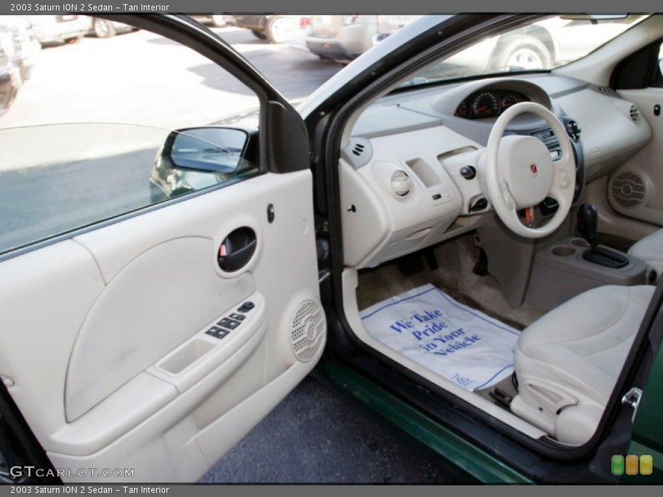 Tan Interior Photo for the 2003 Saturn ION 2 Sedan #41789509