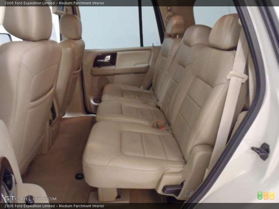 Medium Parchment Interior Photo for the 2006 Ford Expedition Limited #41792455