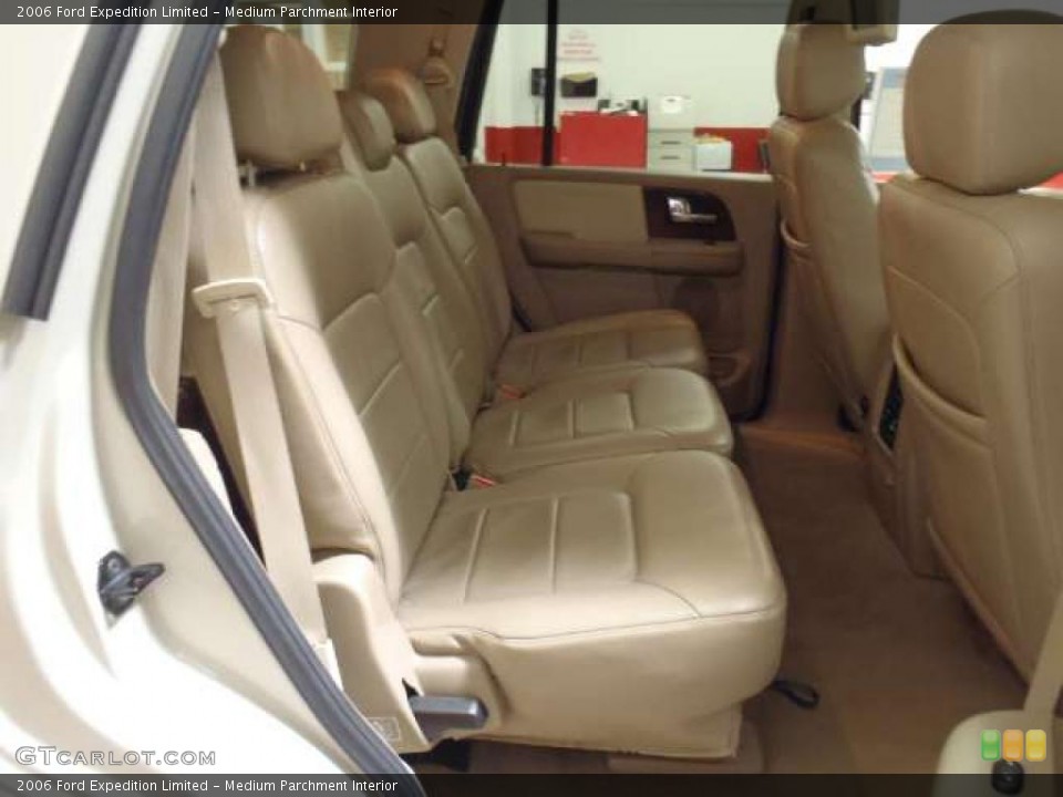 Medium Parchment Interior Photo for the 2006 Ford Expedition Limited #41792503