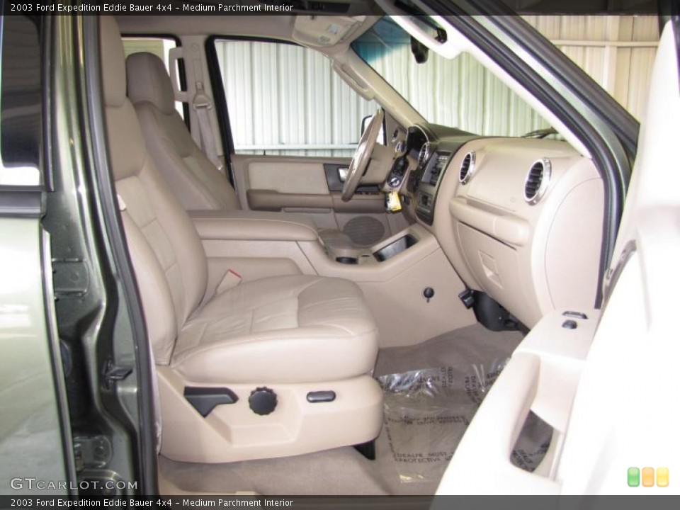 Medium Parchment Interior Photo for the 2003 Ford Expedition Eddie Bauer 4x4 #41800335