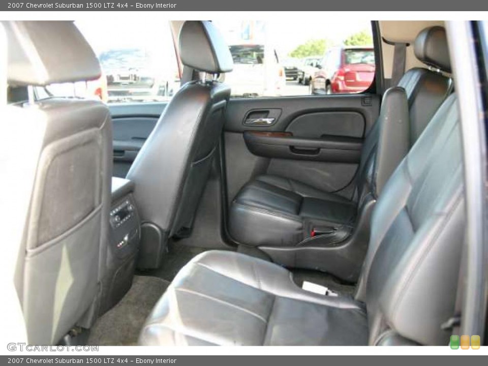 Ebony Interior Photo for the 2007 Chevrolet Suburban 1500 LTZ 4x4 #41838248