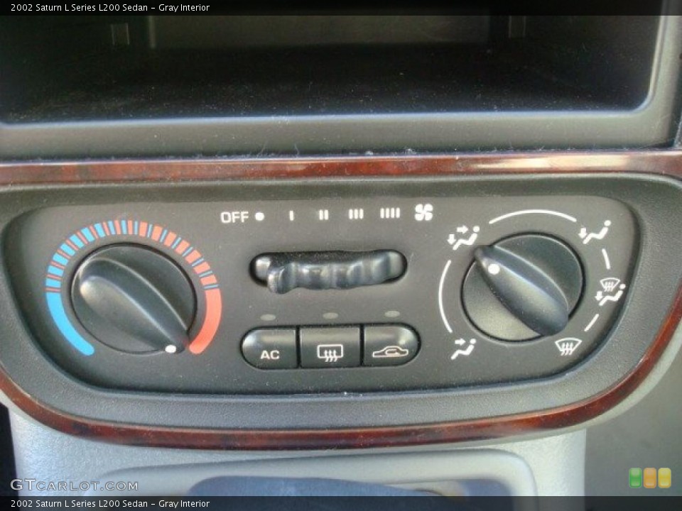 Gray Interior Controls for the 2002 Saturn L Series L200 Sedan #41845763