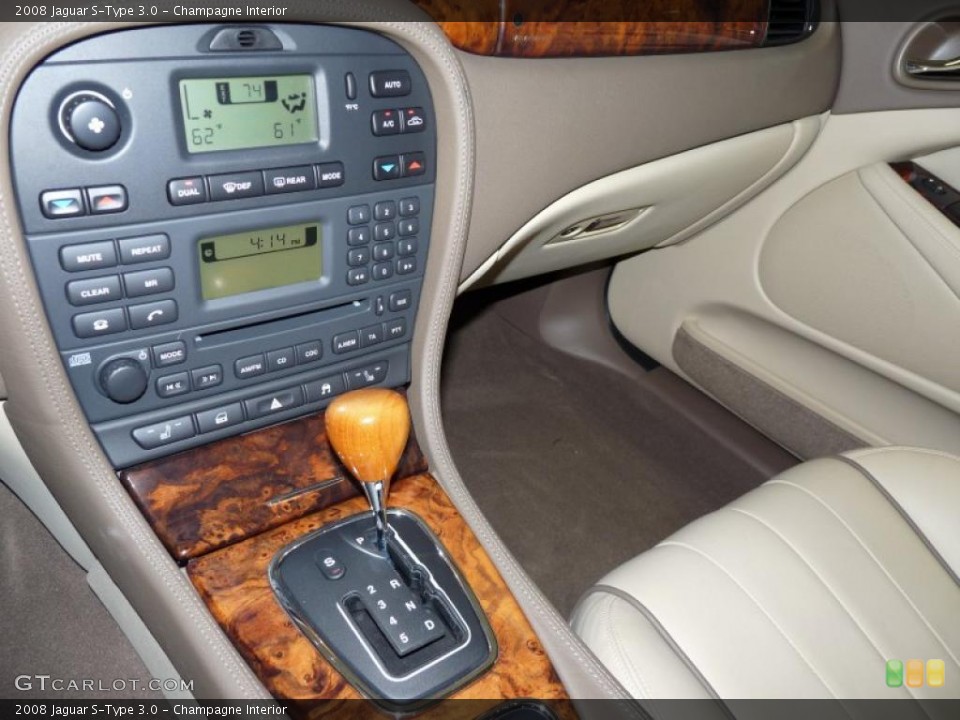 Champagne Interior Controls for the 2008 Jaguar S-Type 3.0 #41847689