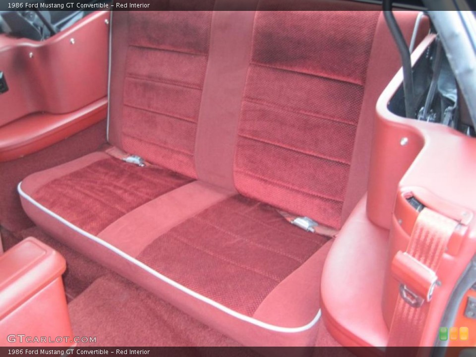 Red Interior Photo for the 1986 Ford Mustang GT Convertible #41873122