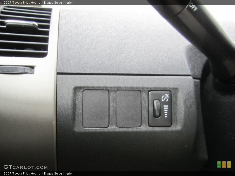 Bisque Beige Interior Controls for the 2007 Toyota Prius Hybrid #41876354