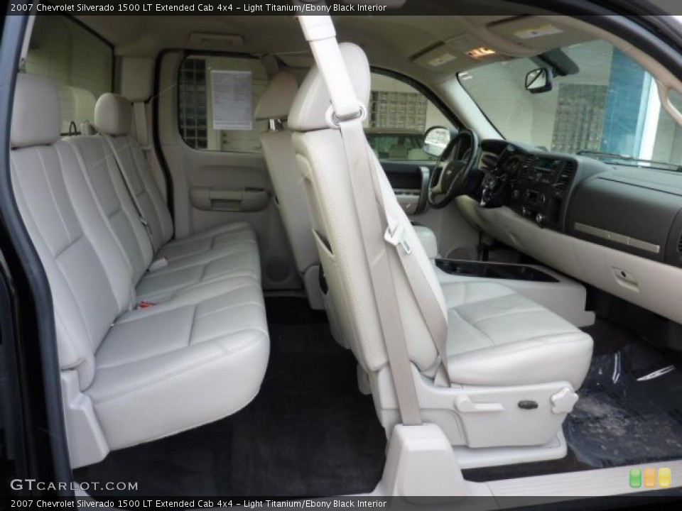 Light Titanium/Ebony Black Interior Photo for the 2007 Chevrolet Silverado 1500 LT Extended Cab 4x4 #41878550