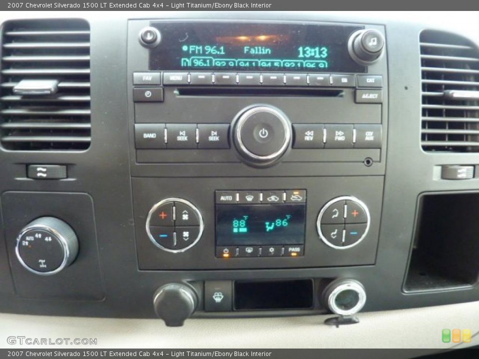 Light Titanium/Ebony Black Interior Controls for the 2007 Chevrolet Silverado 1500 LT Extended Cab 4x4 #41878614