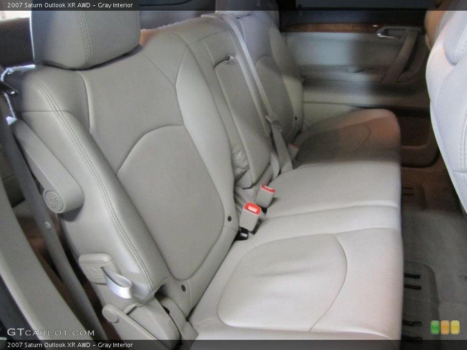 Gray Interior Photo for the 2007 Saturn Outlook XR AWD #41879574