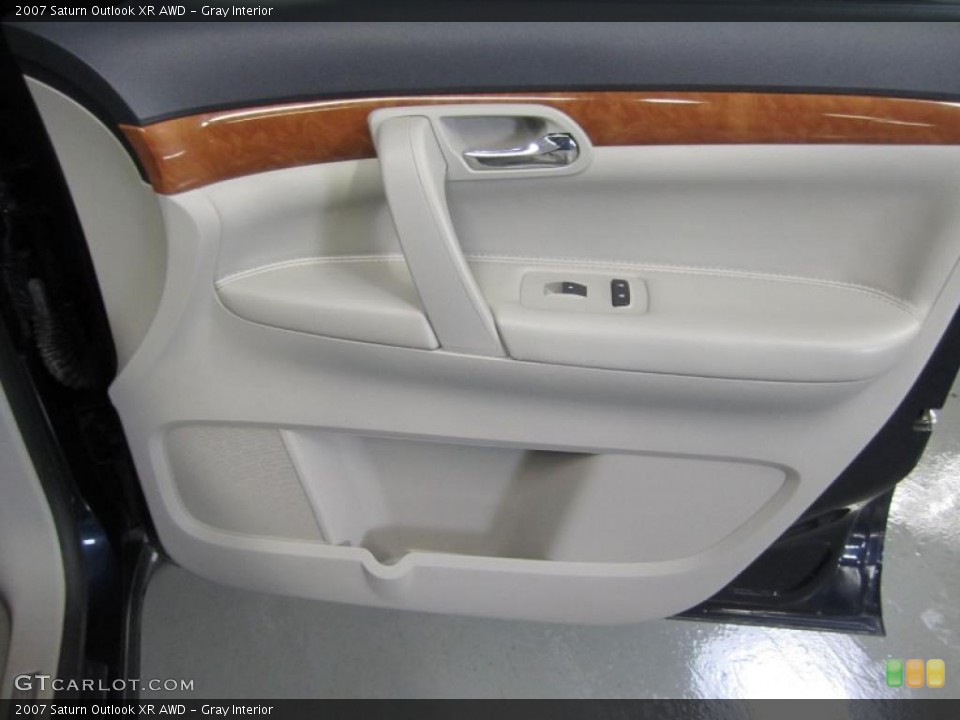 Gray Interior Door Panel for the 2007 Saturn Outlook XR AWD #41879634