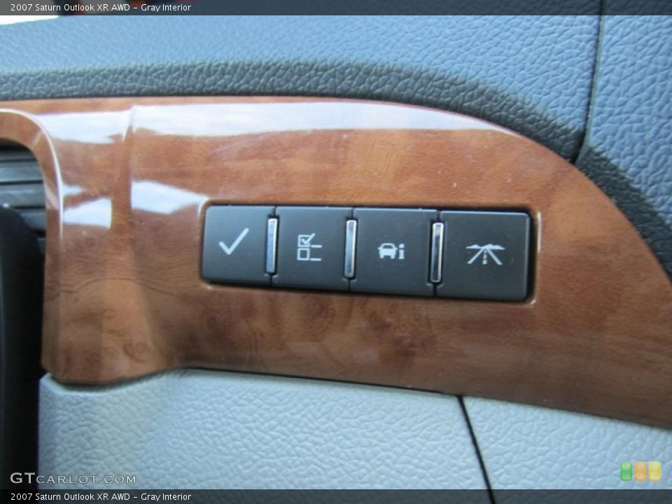 Gray Interior Controls for the 2007 Saturn Outlook XR AWD #41879798