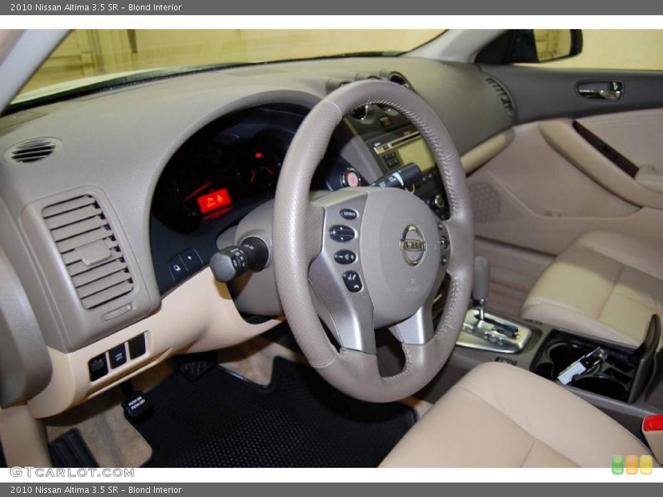 Blond Interior Photo for the 2010 Nissan Altima 3.5 SR #41883975