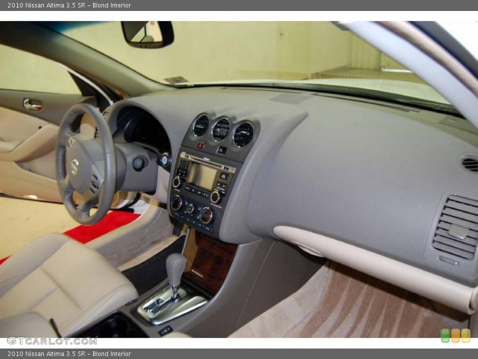 Blond Interior Photo for the 2010 Nissan Altima 3.5 SR #41884131