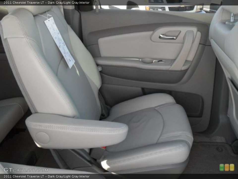 Dark Gray/Light Gray Interior Photo for the 2011 Chevrolet Traverse LT #41885439