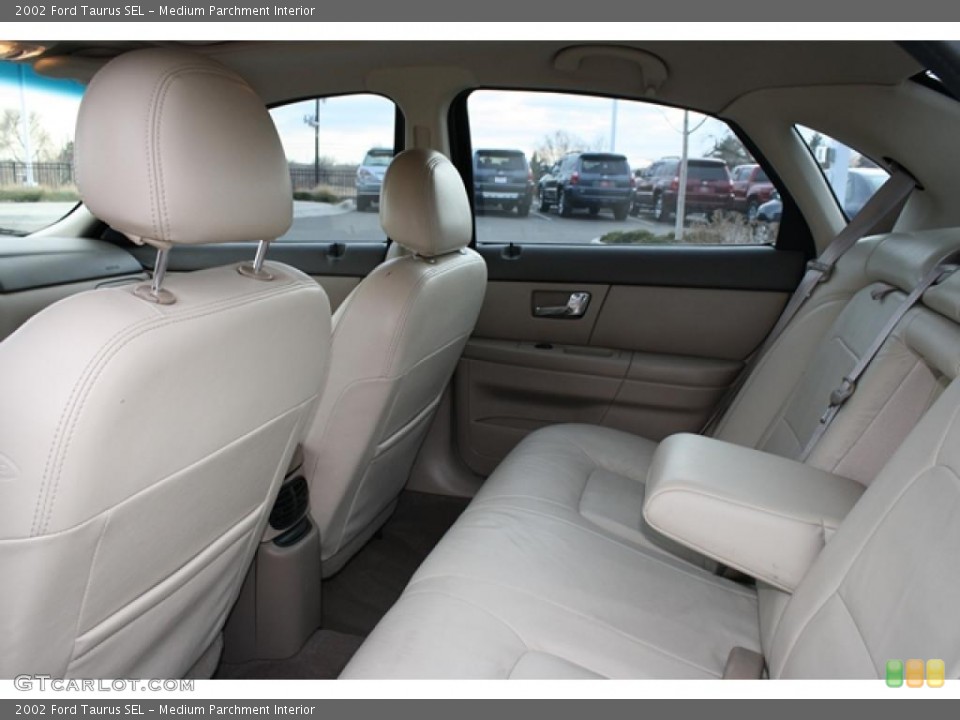 Medium Parchment Interior Photo for the 2002 Ford Taurus SEL #41887535