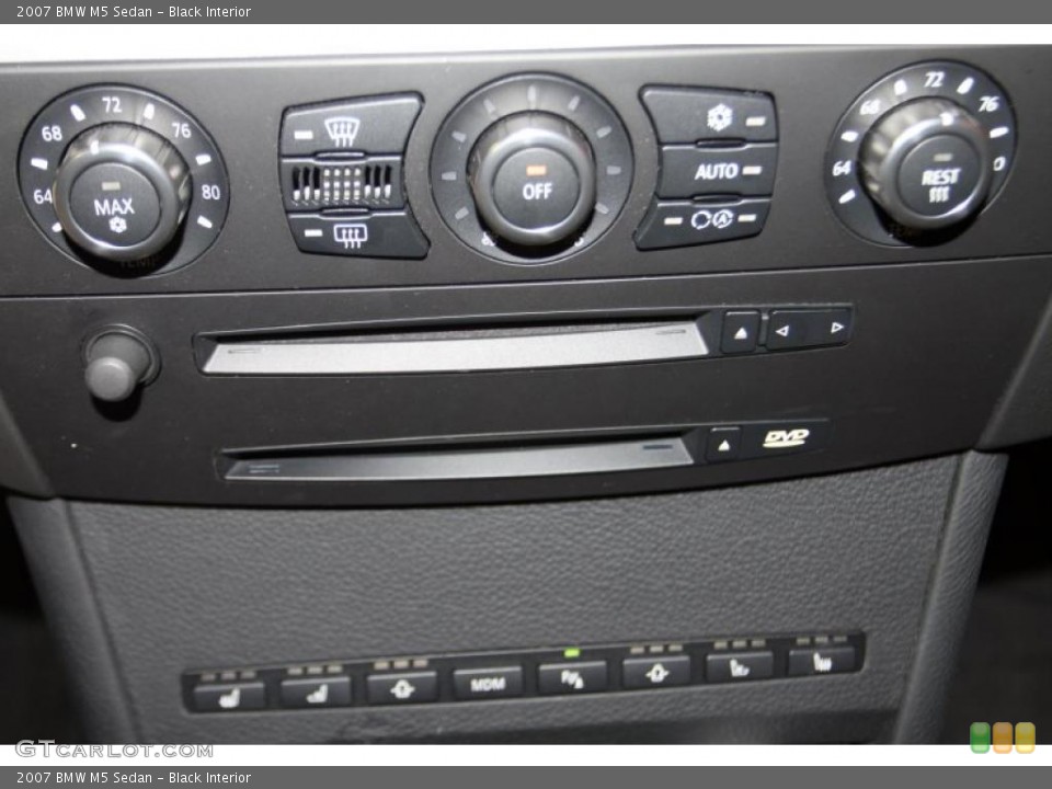 Black Interior Controls for the 2007 BMW M5 Sedan #41908852