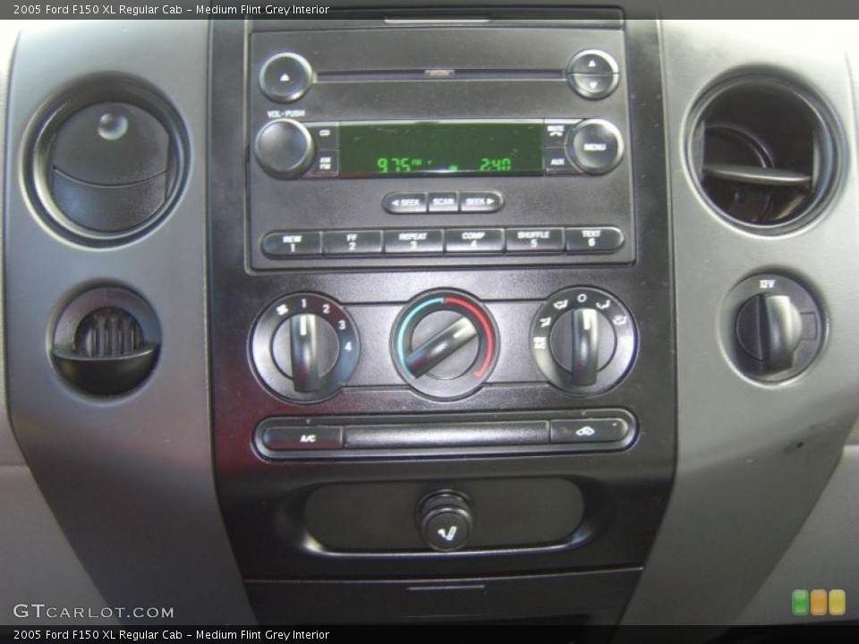 Medium Flint Grey Interior Controls for the 2005 Ford F150 XL Regular Cab #41920098