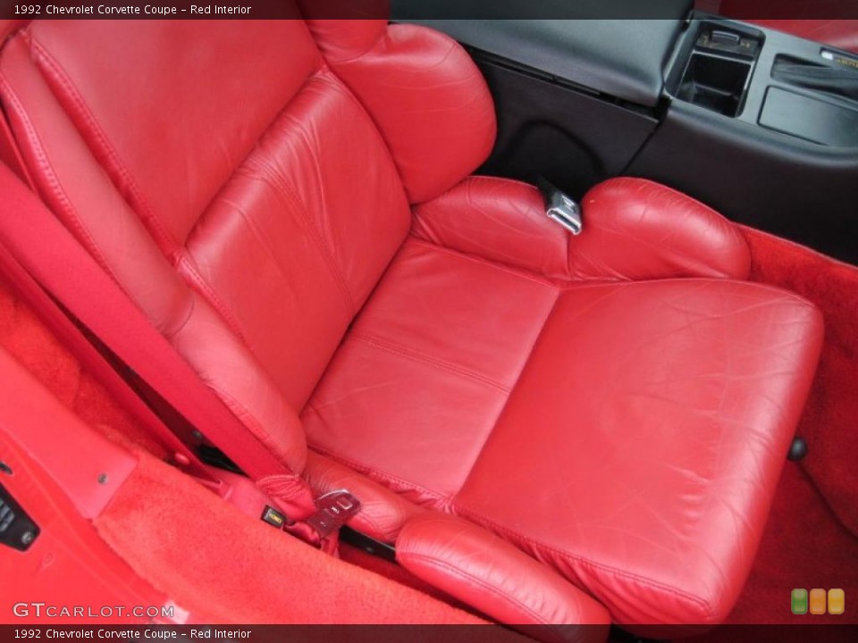 Red Interior Photo for the 1992 Chevrolet Corvette Coupe #41926255